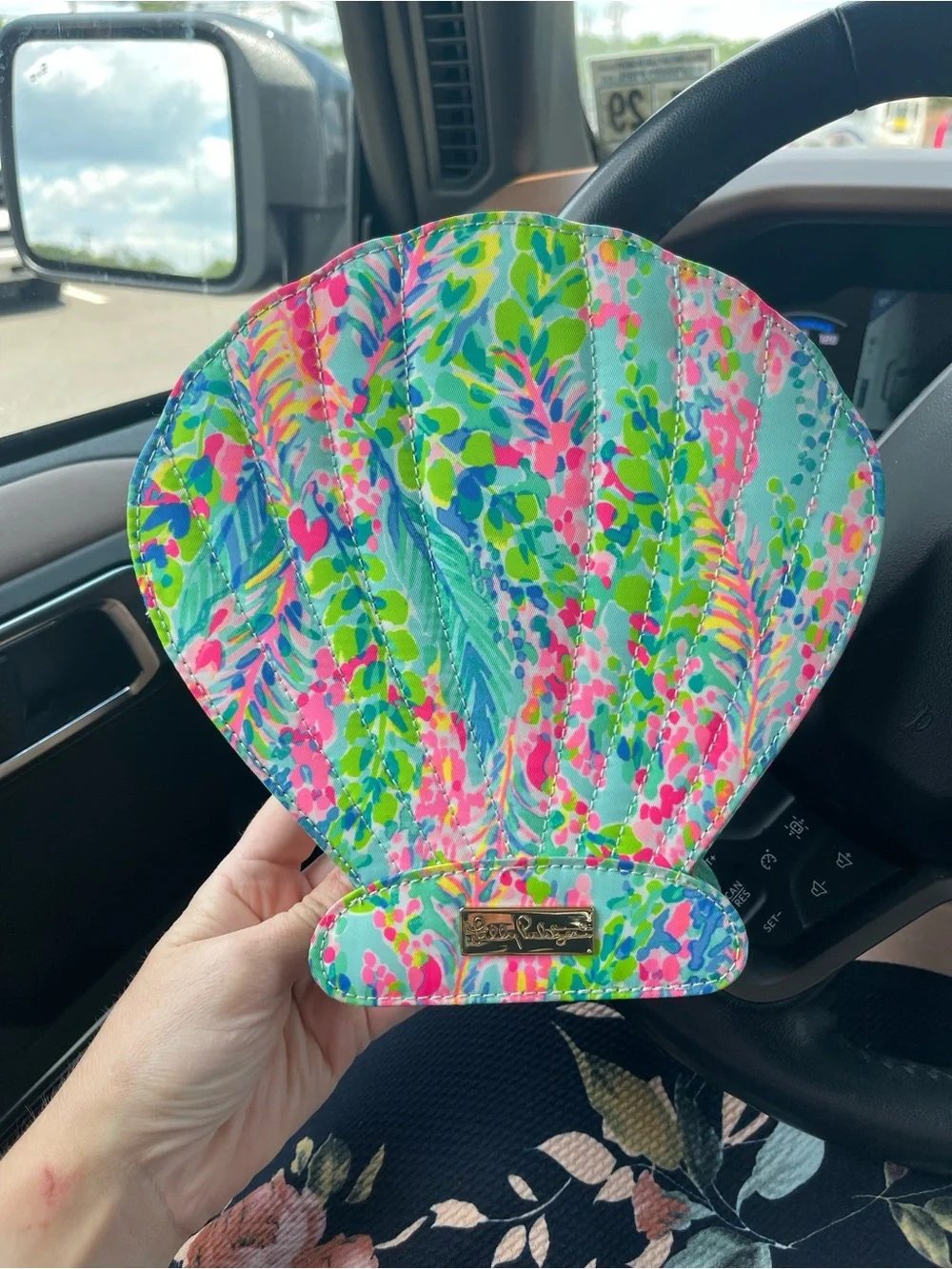 Lilly Pulitzer Sea Shell Cosmetic Case Makeup Travel Organizer Shell Shape